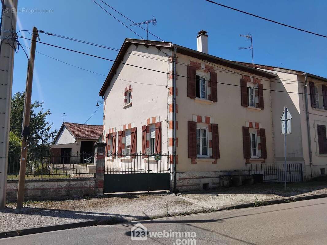 MAISON EN FACADE - Maison à VILLOTTE-DEVANT-LOUPPY