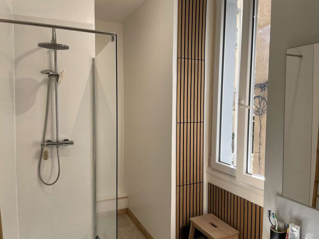 Salle d'eau appartement 55 m² Béziers - Appartement à BEZIERS