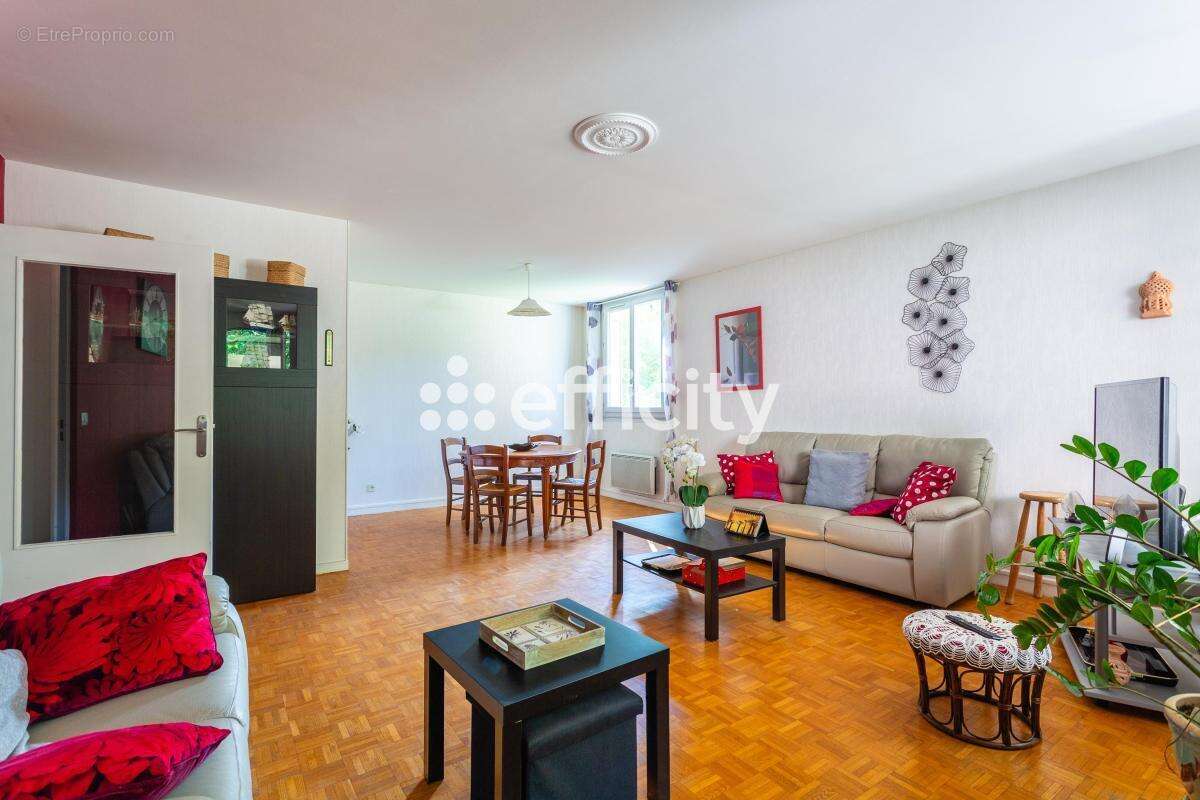 Appartement à SAINT-GENIS-LAVAL