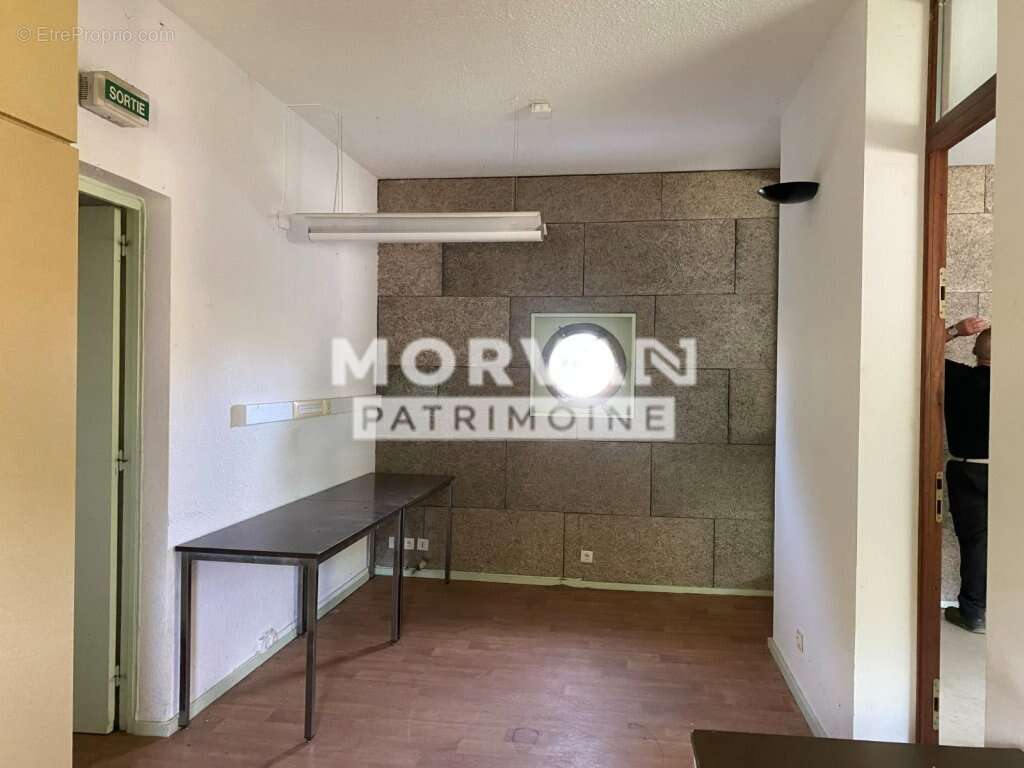 Maison du bazois - batiment sur 2 niveaux 294 m2 - parking et terrain 4017 m2 - photo 5