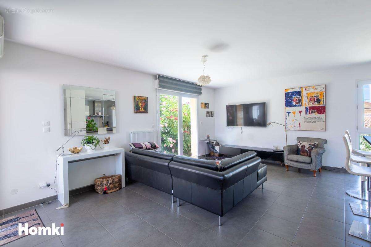 Maison de ville T4 de 82 m2 avec piscine et jardin - Châteauneuf-les-Martigues - photo 8