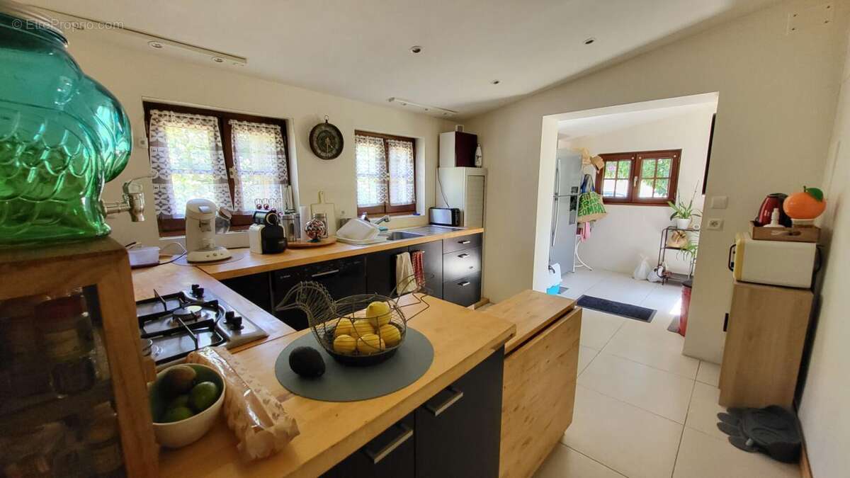 24140 Eyraud Crempse Maurens Maison ancienne en pierres  et petite grange sur parcelle de 3093 m² - photo 6
