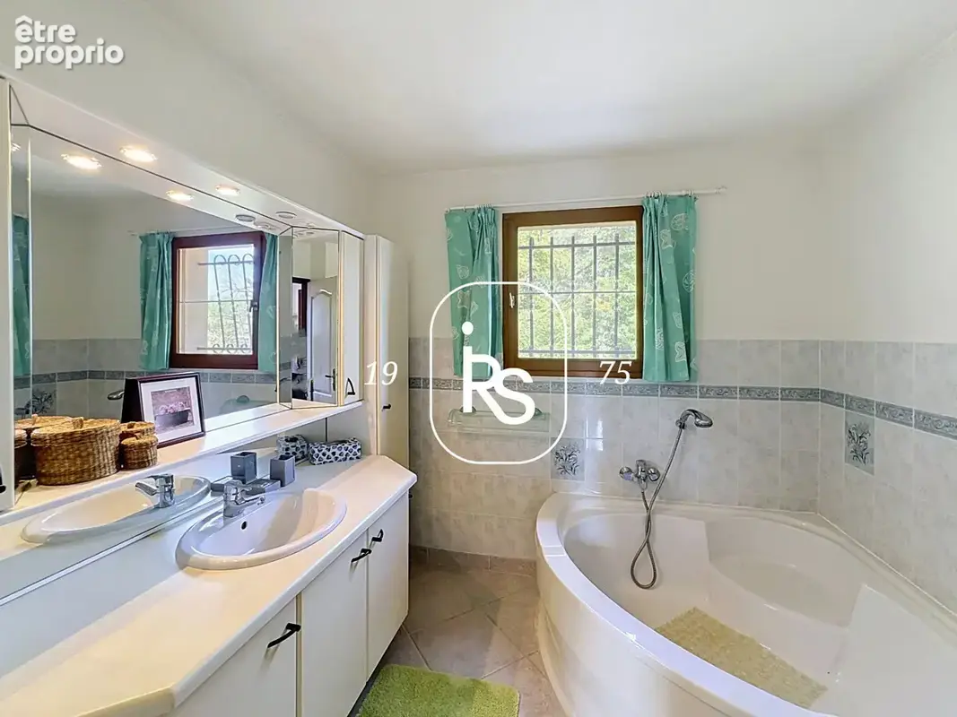 Avec une vue époustouflante, villa de 123 m2 habitables, une piscine et 2,23 ha de terrain - photo 12