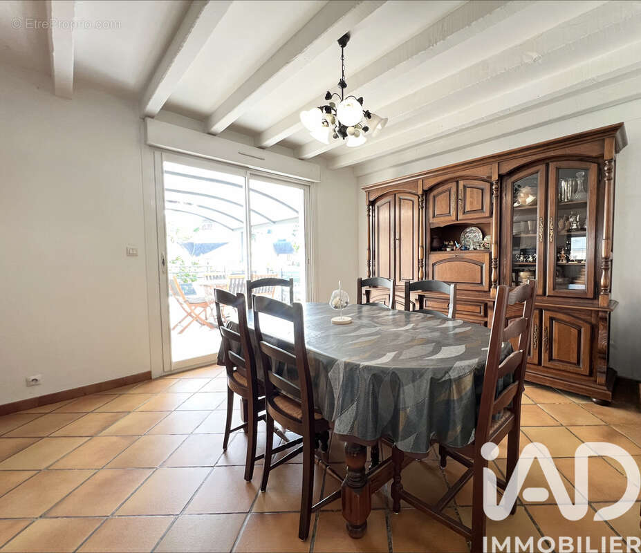 Maison 140 m² à Evron  - photo 6