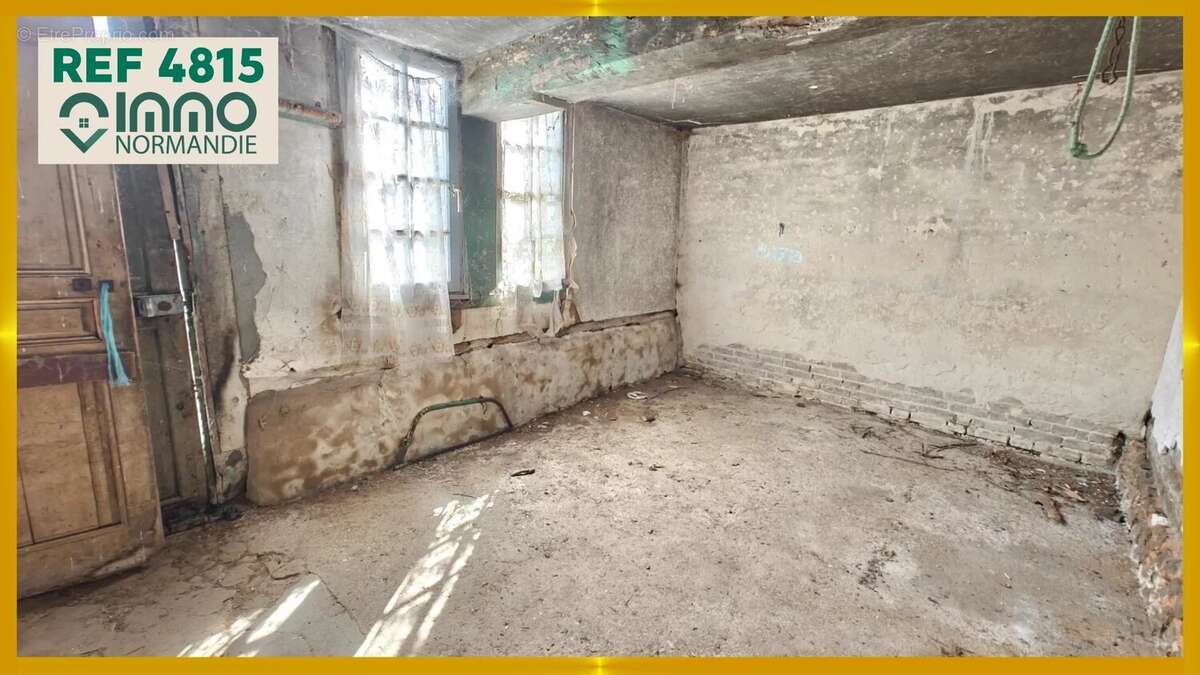 Maison à SAINT-CYR-DE-SALERNE