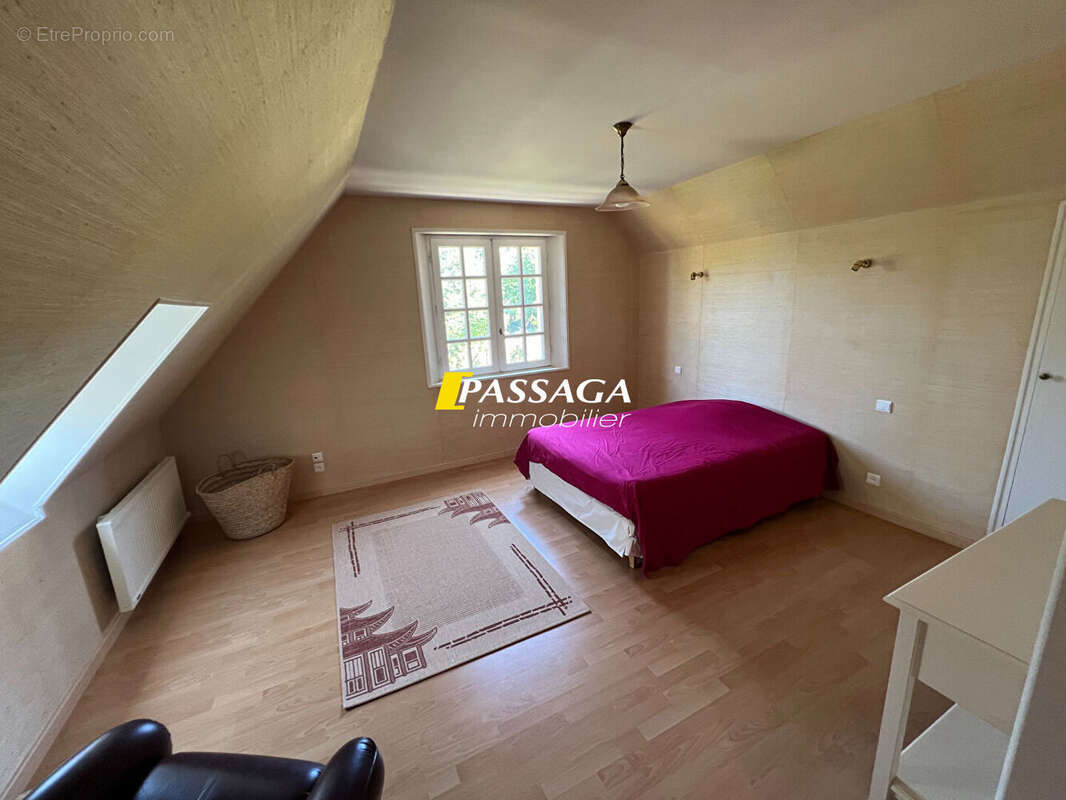 A VENDRE - Maison d'habitation avec parc arboré et piscine - LAISSAC - photo 14