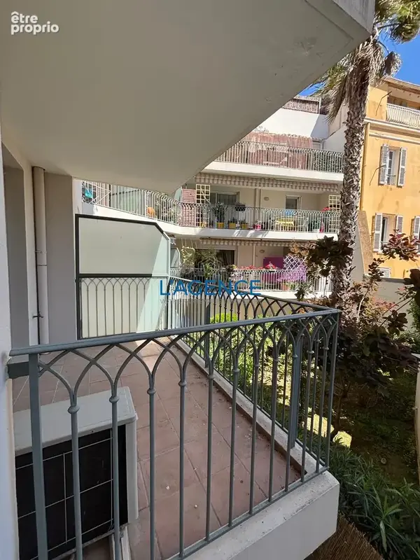 Appartement T2 de 42m2 en étage avec ascenseur et terrasse et garage au centre- ville de Hyères - photo 3