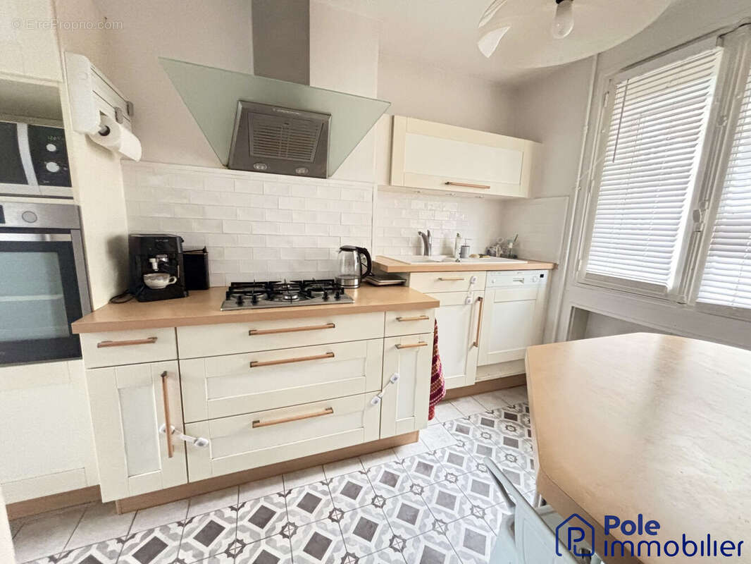 CAEN RIVE DROITE- MAISON 5 PP CUISINE AMENAGEE ET EQUIPEE  - Maison à CAEN