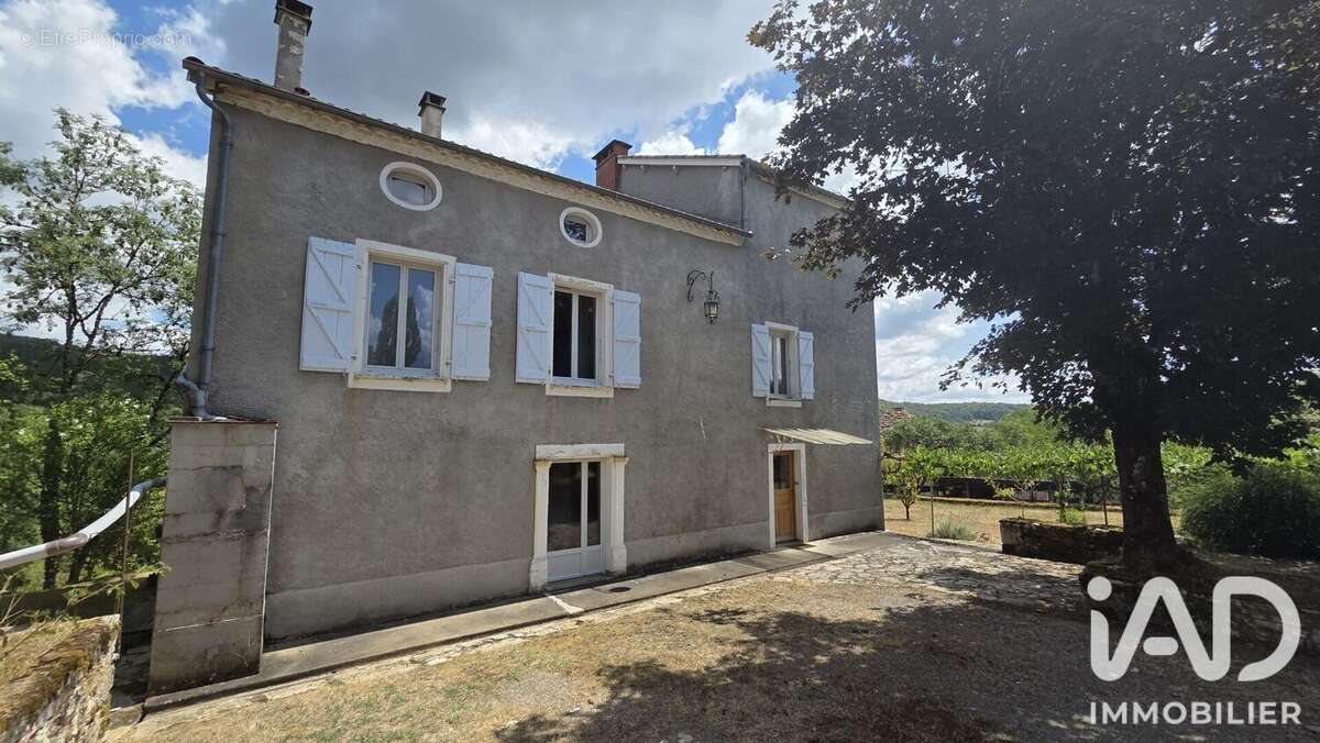 Maison 210 m² à Lissac-Et-Mouret  - photo 2