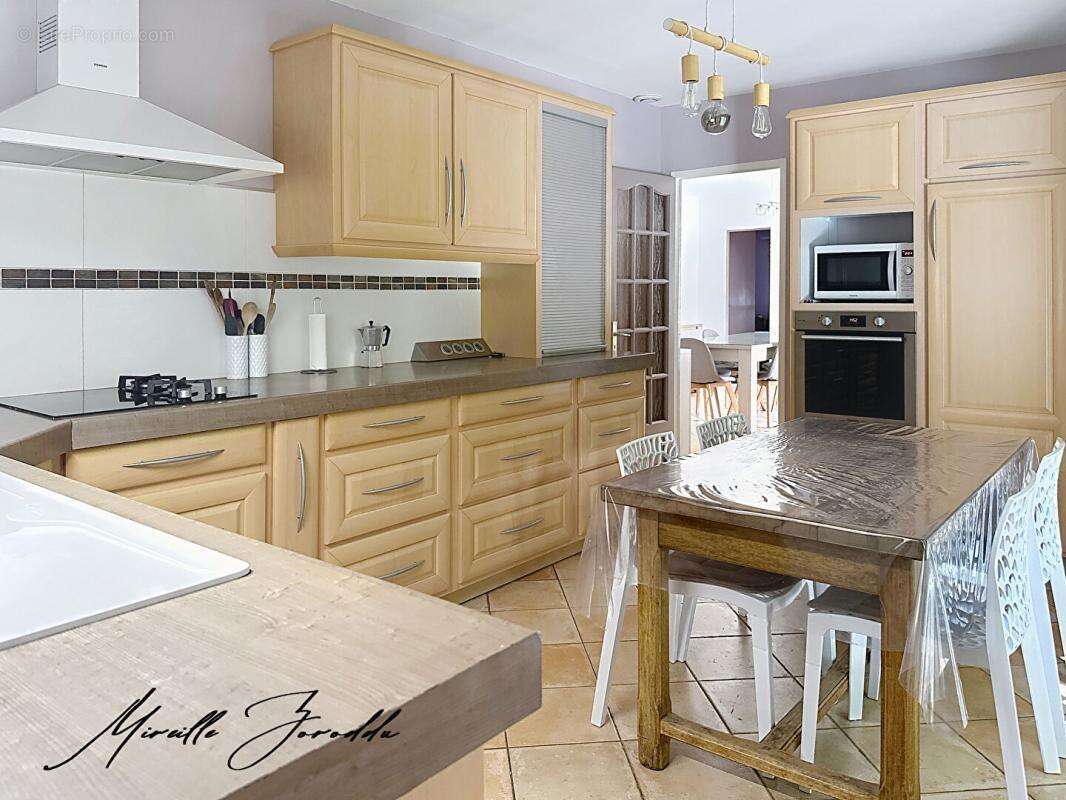 Maison à JONQUIERES-SAINT-VINCENT