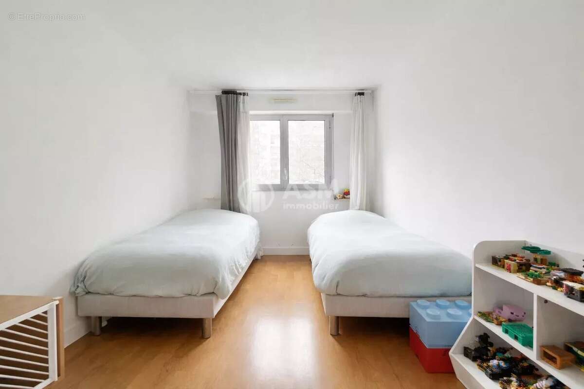 Appartement à COURBEVOIE