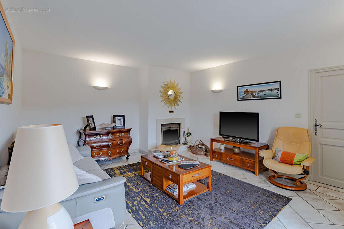 Maison à CARSAC-AILLAC