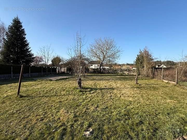 Terrain à MONTIGNY-SUR-LOING