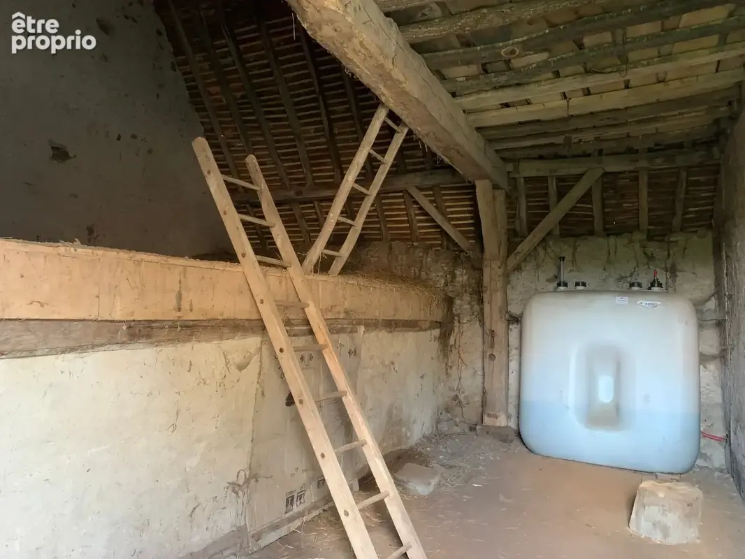 Maison et grange à Briantes, la grange