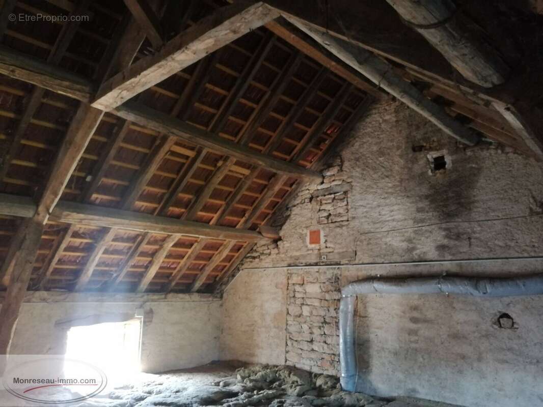 Maison à PONT-DE-VAUX