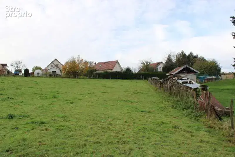 Terrain à GENEUILLE