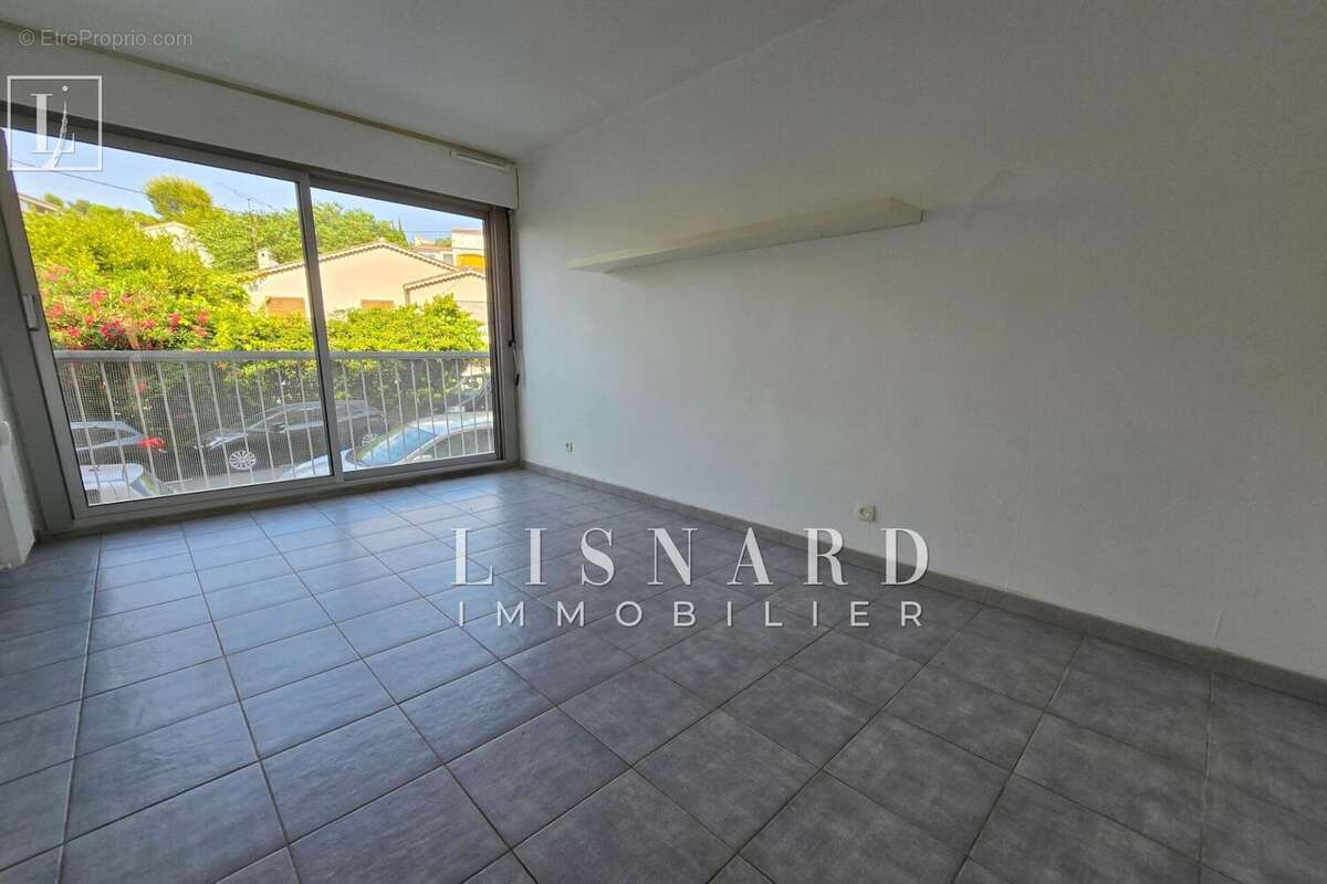 Appartement à VALLAURIS