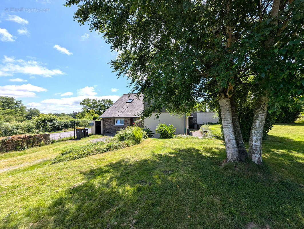 Maison à BAGUER-MORVAN