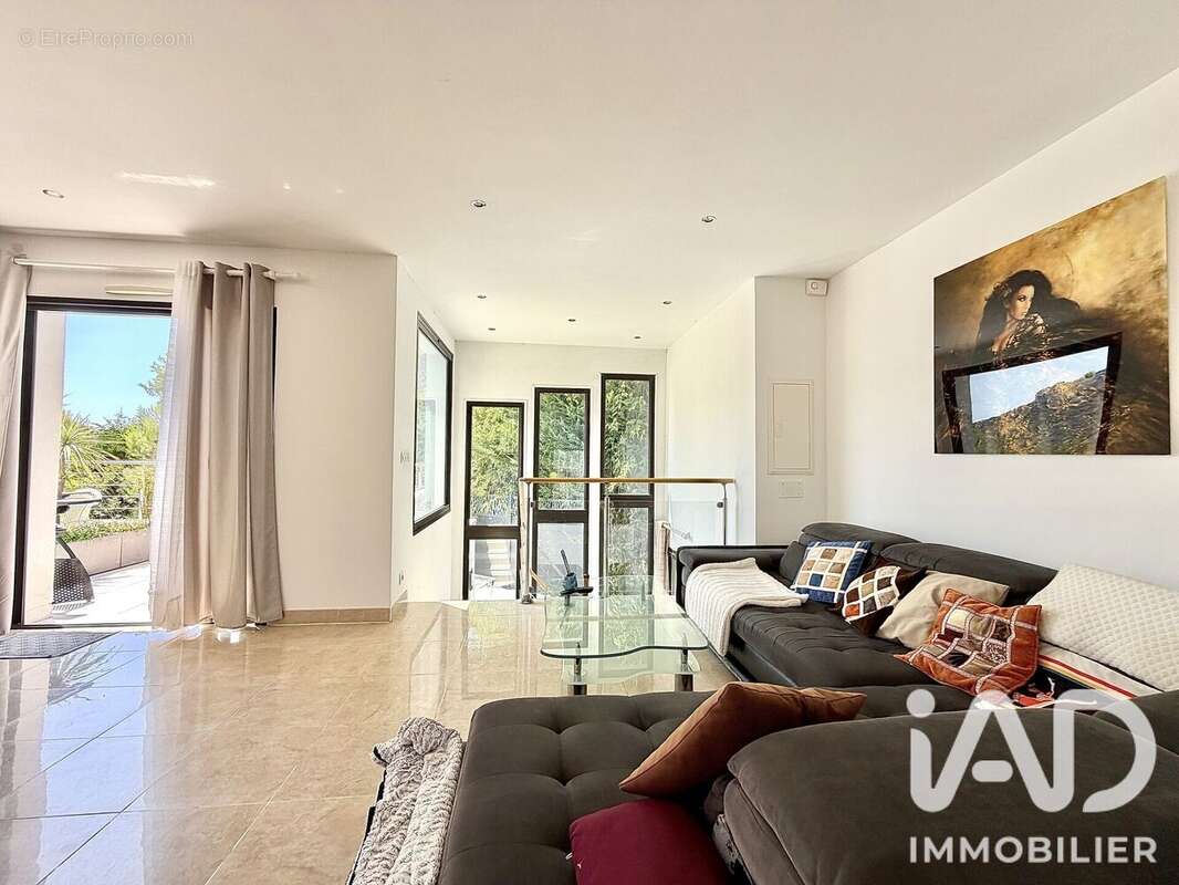 Maison 191 m² à La Turbie  - photo 3
