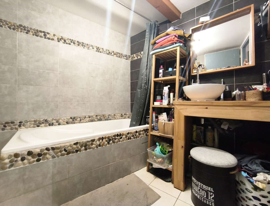 Appartement à BOURG-DE-PEAGE