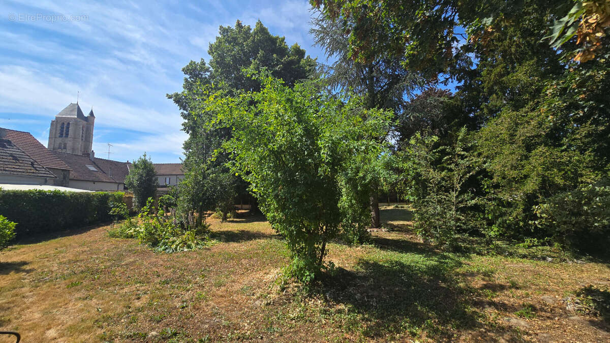 Maison à Vendre à Sourdun - 5 pièces + Grange terrain  1165 m² - photo 8
