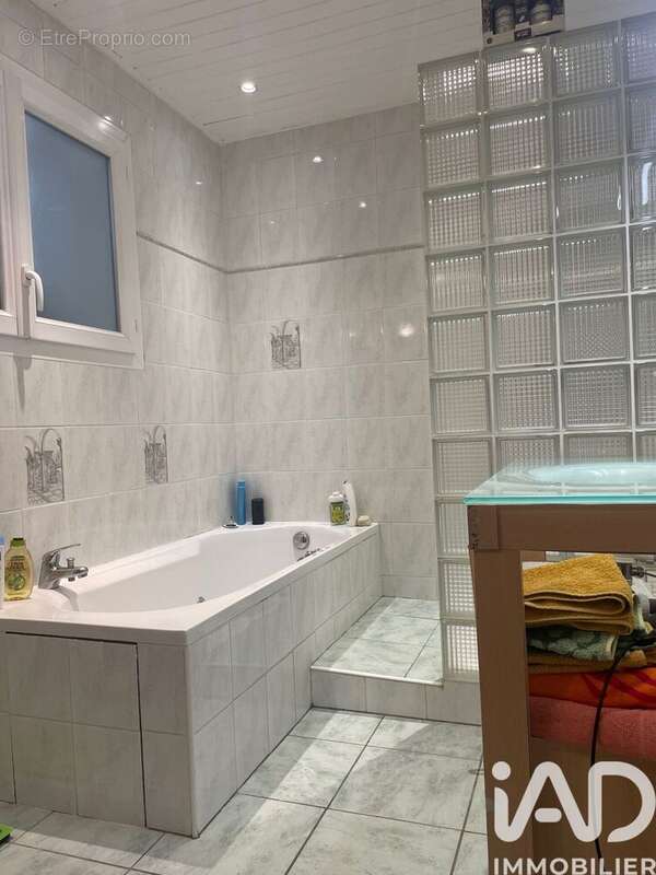 Maison 222 m² à Lamothe-Montravel  - photo 9