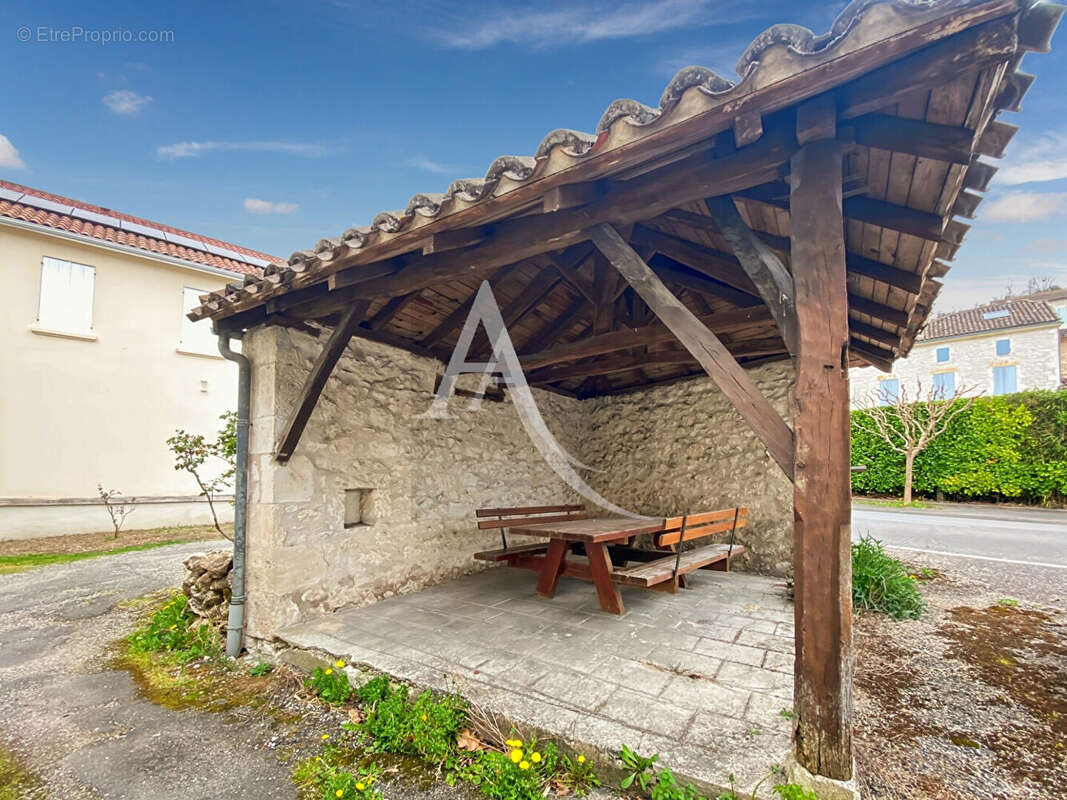 Maison à MONTAIGU-DE-QUERCY