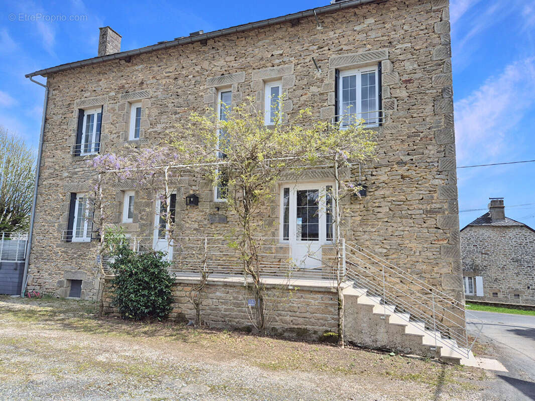 CORREZE. MADRANGES. Magnifique maison de 6 chambres avec SPA, ascenseur interne, grange, cour et jardin. - photo 2