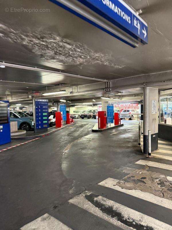 Parking à PARIS-2E
