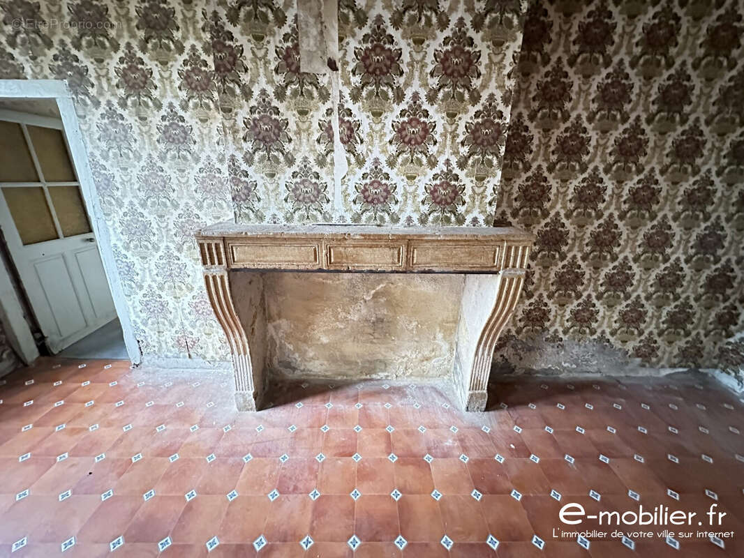 Maison à POUILLY-SOUS-CHARLIEU