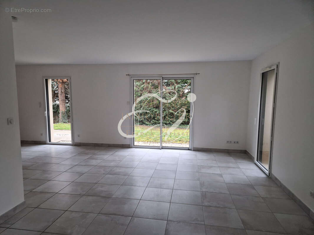 VENTE ECULLY 69130 Maison en excellent état lumineuse - 130 m2 - 4 chambres - Environnement très calme - photo 3
