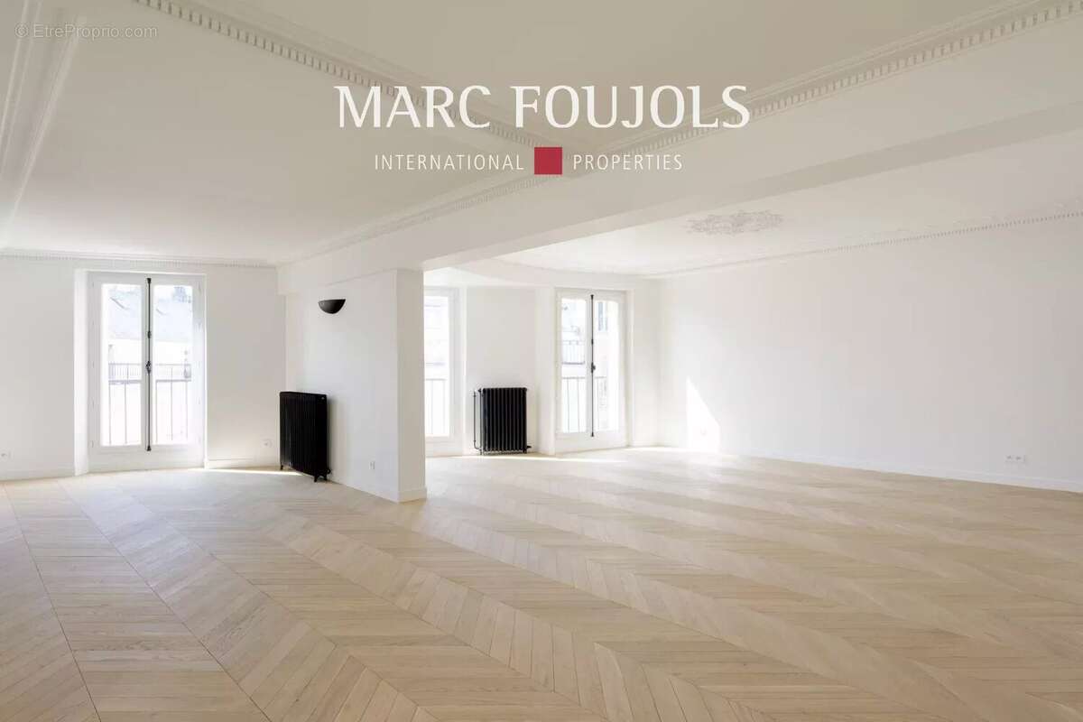 Appartement à PARIS-8E