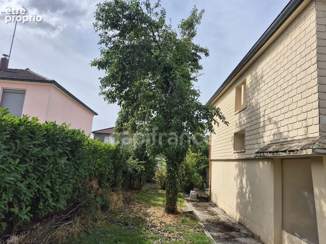 Une maison chaleureuse avec jardin arboré, proche de toutes les commodités ! - photo 11