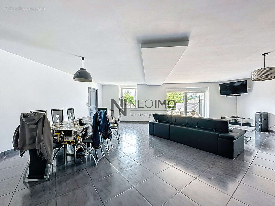 Maison à NEUFCHATEAU