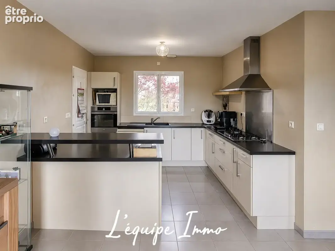 Villa T5 de plain-pied avec piscine et jardin de 1760 m2 - photo 7