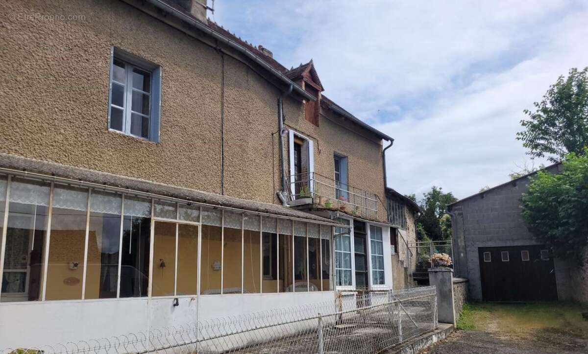 Maison 138 m² à Boussac  - photo 2