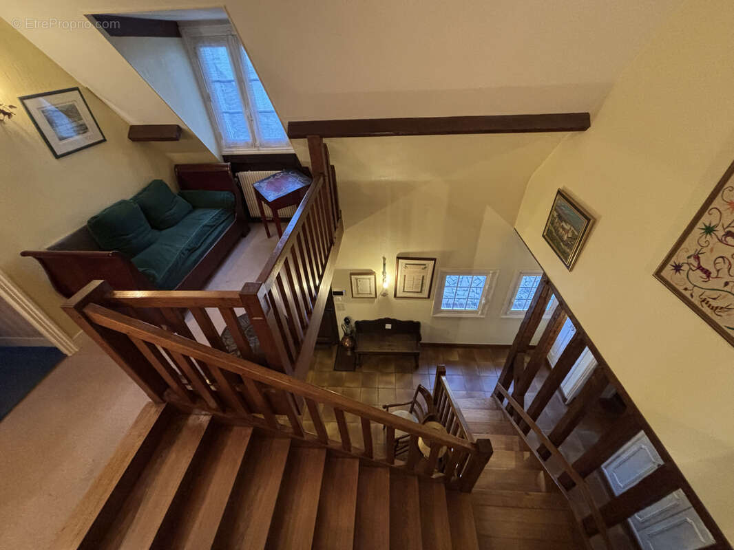 Maison à SAINTE-GENEVIEVE-DES-BOIS