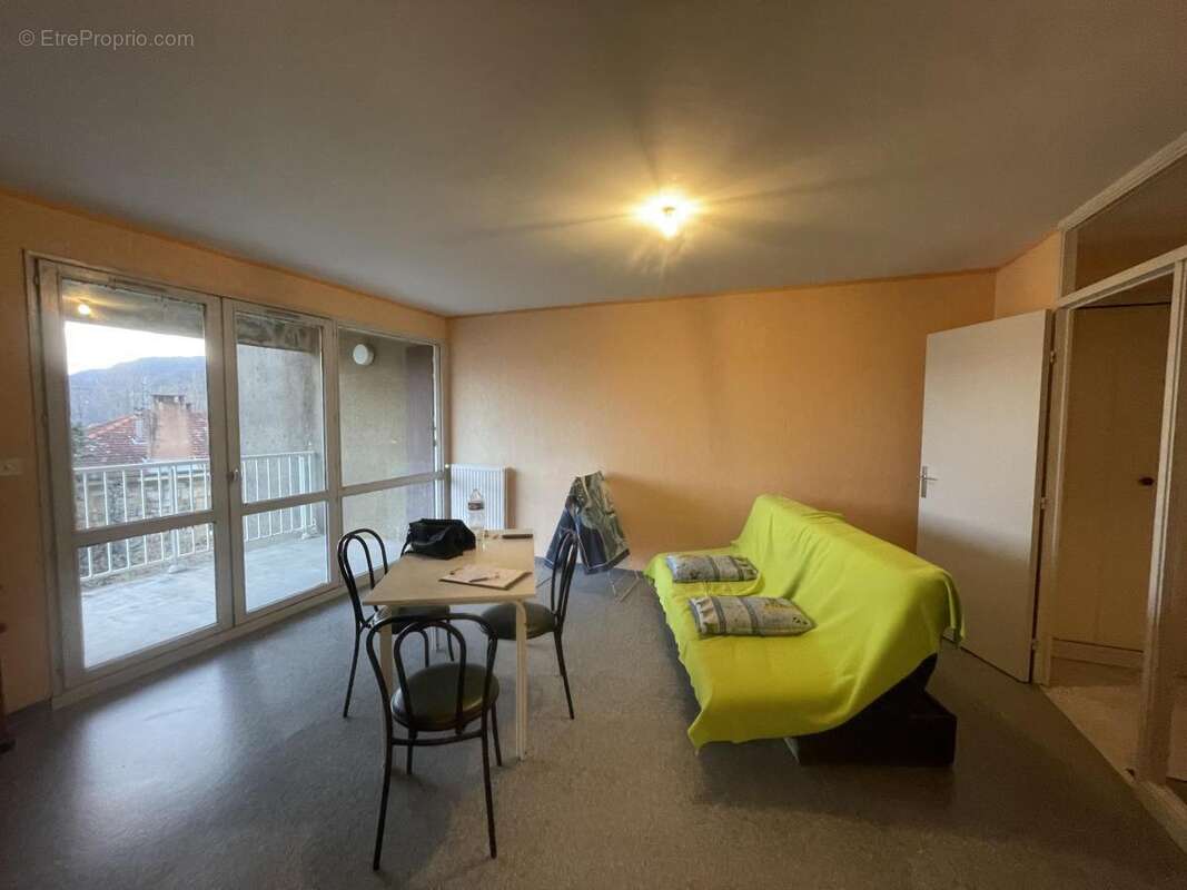 Appartement à PRIVAS