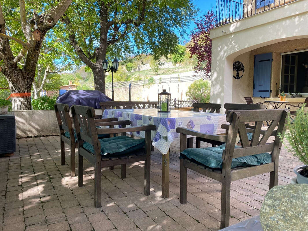 Maison à ARTIGNOSC-SUR-VERDON