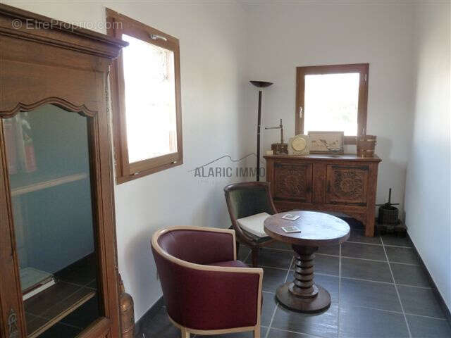 Propriété composée de plusieurs bâtiment et bureaux - photo 4