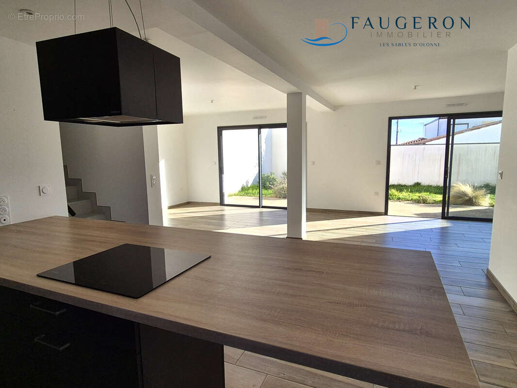 LA CHAUME - Maison familiale récente 128 m2 hab. + Garage & Parking + Terrasses & Jardin - photo 7