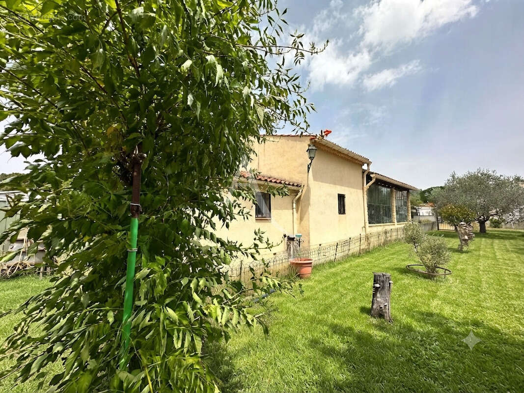 Villa type 3/4 avec jardin de 1247m2 au calme avec garages - photo 4