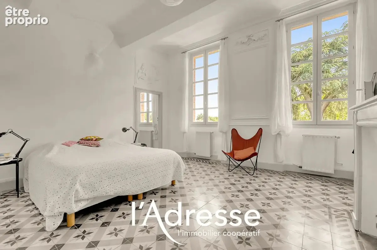 Exclusivité l'Adresse - Le BURGAUD - Maison de maître d'environ 290 m² avec parc arboré de 2 492 m², pigeonnier et dépendances - photo 7