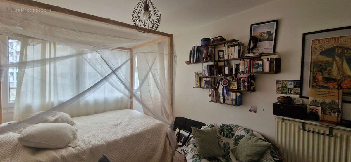 Appartement à PARIS-20E