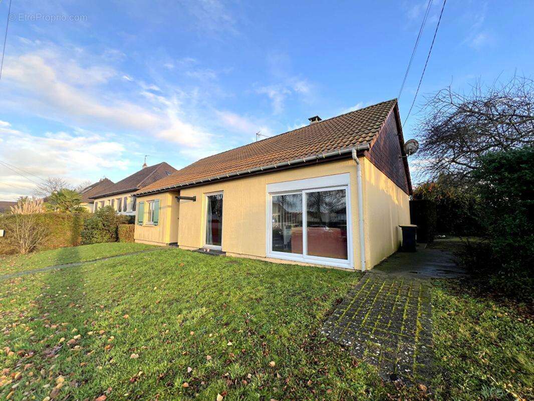 Maison de plain-pied - Neuville Sur Sarthe - 4 pièce(s) - 103 m² - photo 2