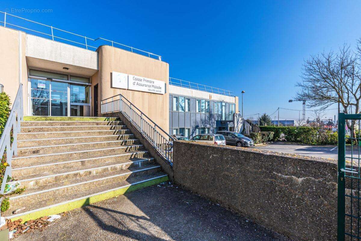 Commerce à CHANTELOUP-LES-VIGNES