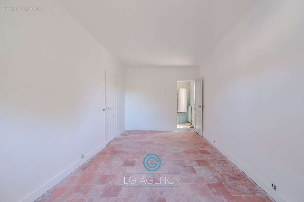 Maison 280 m² à Marseille-12e  - photo 5