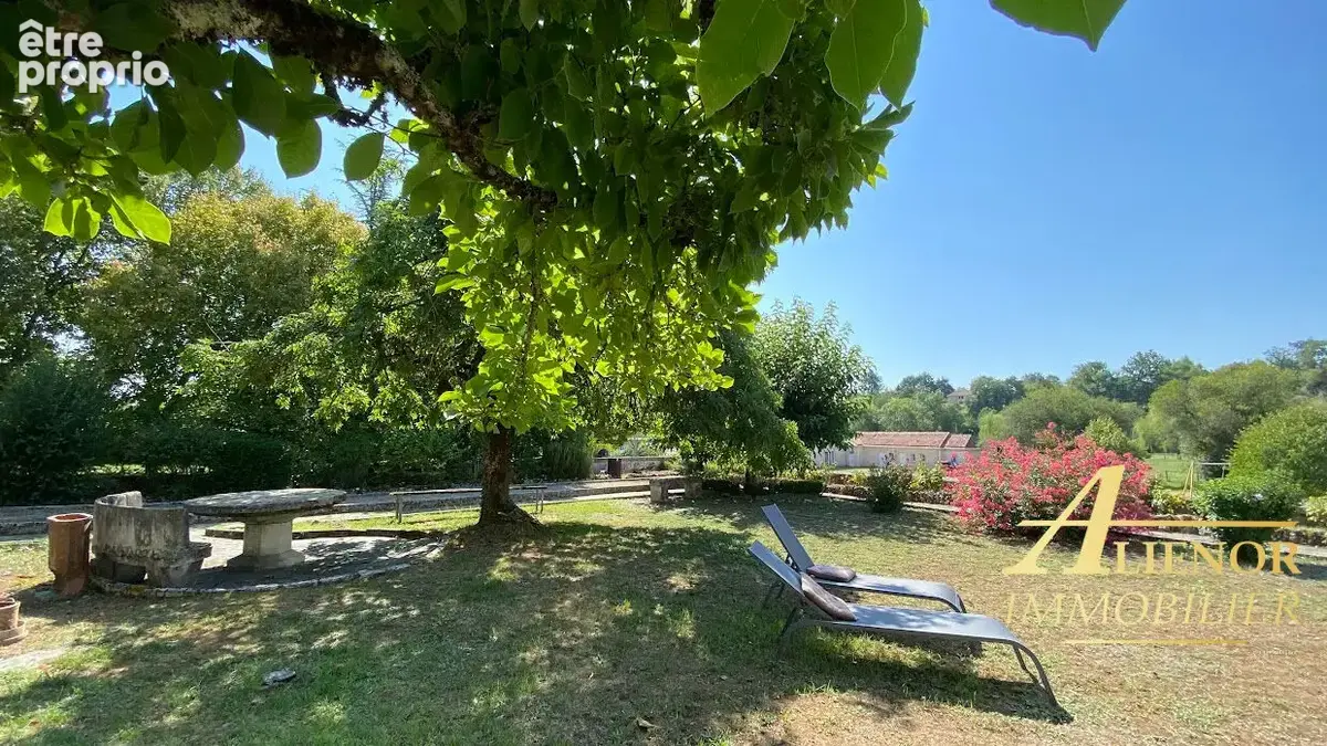 Maison de village en pierre avec belle vue, jardin et garage - Bourdeilles 24310 - photo 15