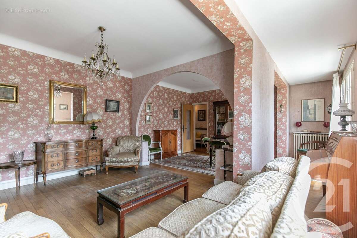 Maison à SAINT-MAUR-DES-FOSSES