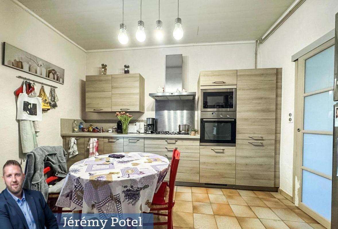 Maison à AVESNES-LES-AUBERT
